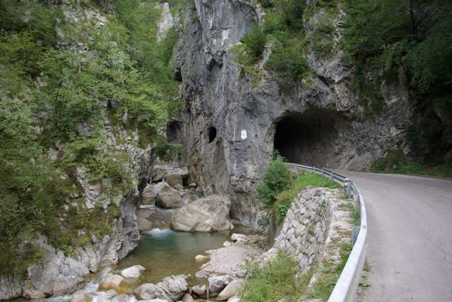 Tunel Dovzanoa Soteska